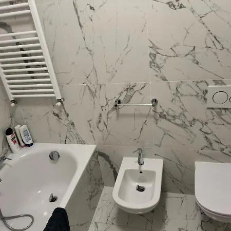 Stanza In Zona Solari In Incantevole ميلان